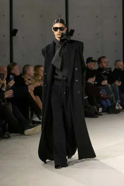 Look 3